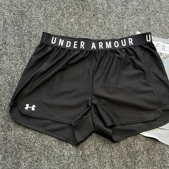 Under Armour lot of two loose fit heatgear shorts like new condition Sz large - Picture 2 of 8